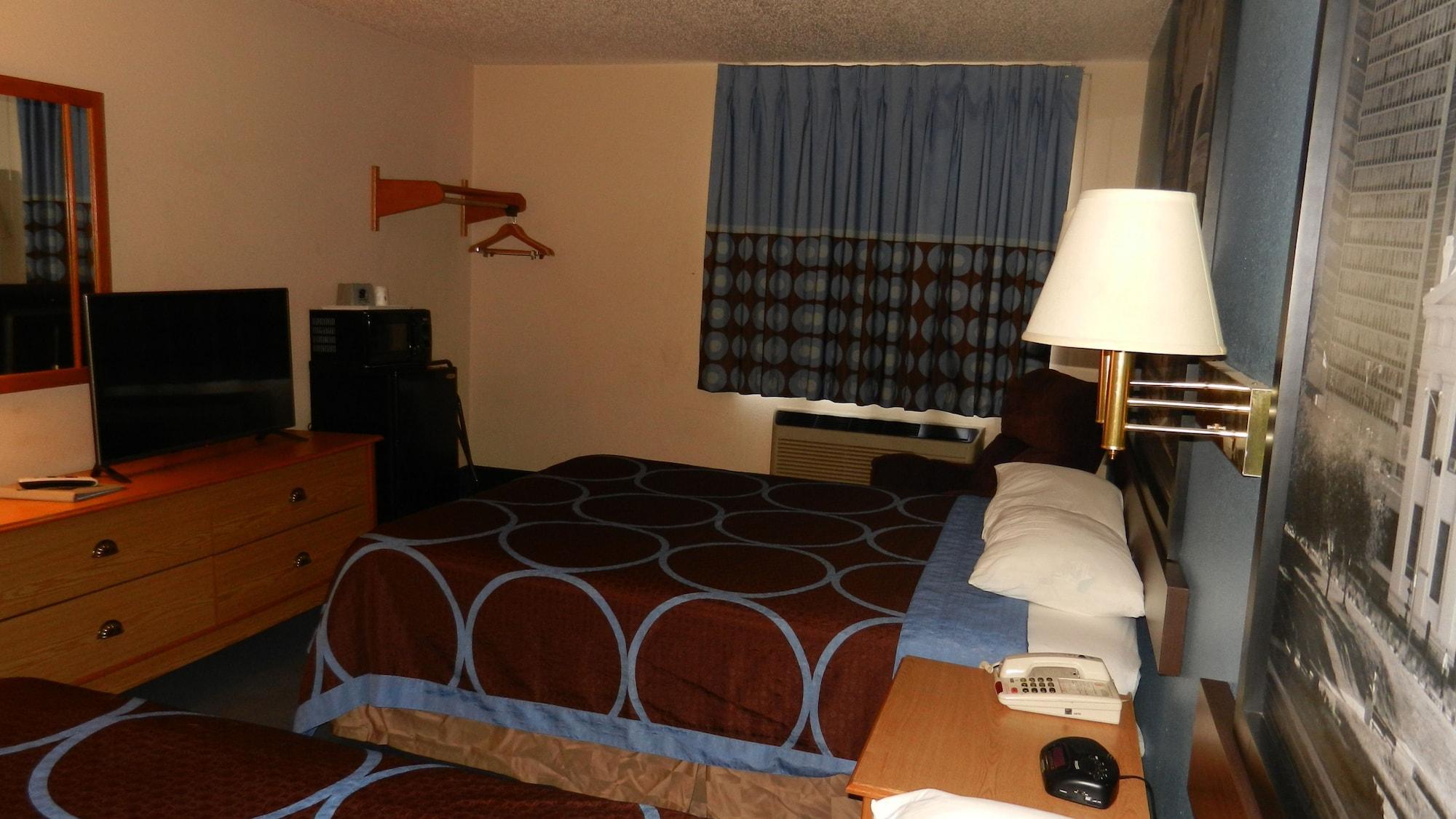 Super 8 By Wyndham Potosi Hotel Екстериор снимка