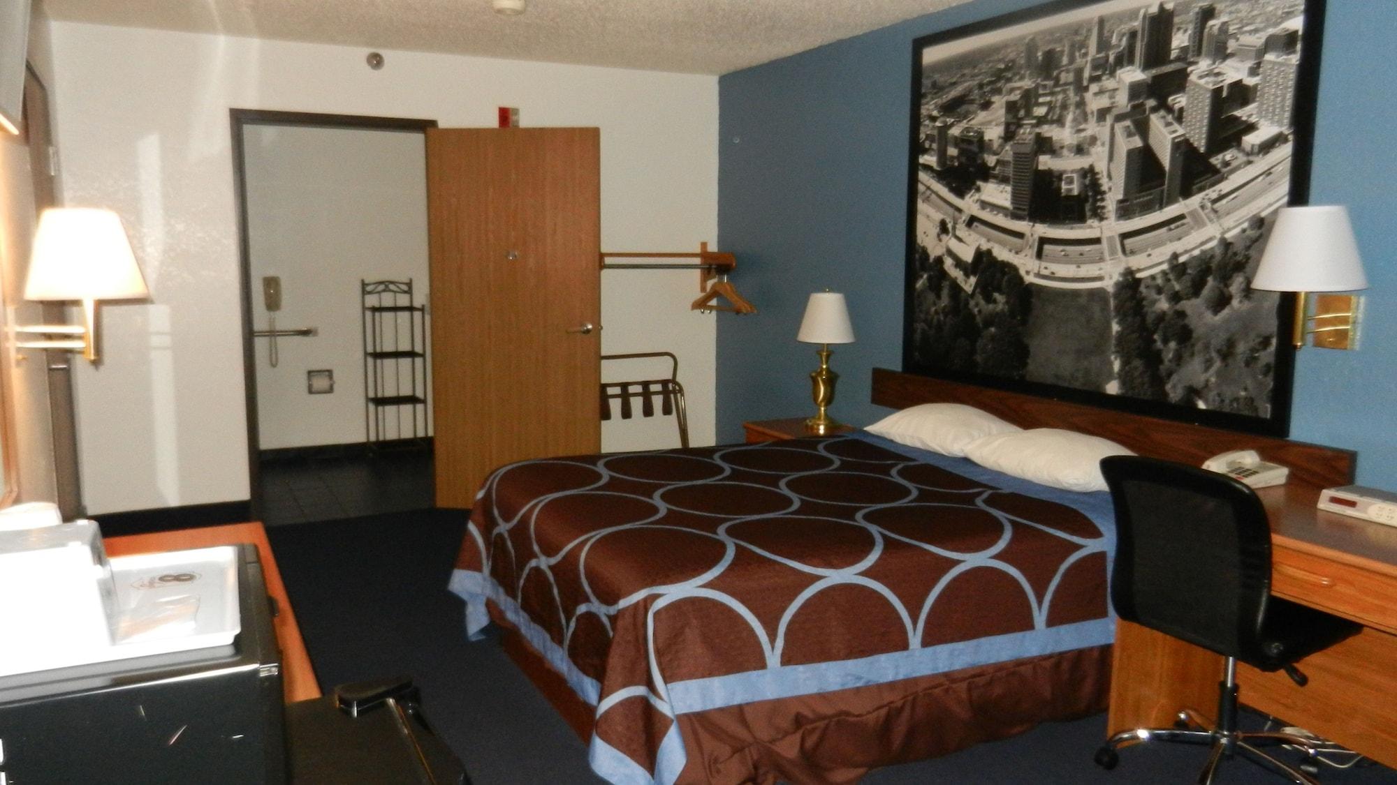 Super 8 By Wyndham Potosi Hotel Екстериор снимка
