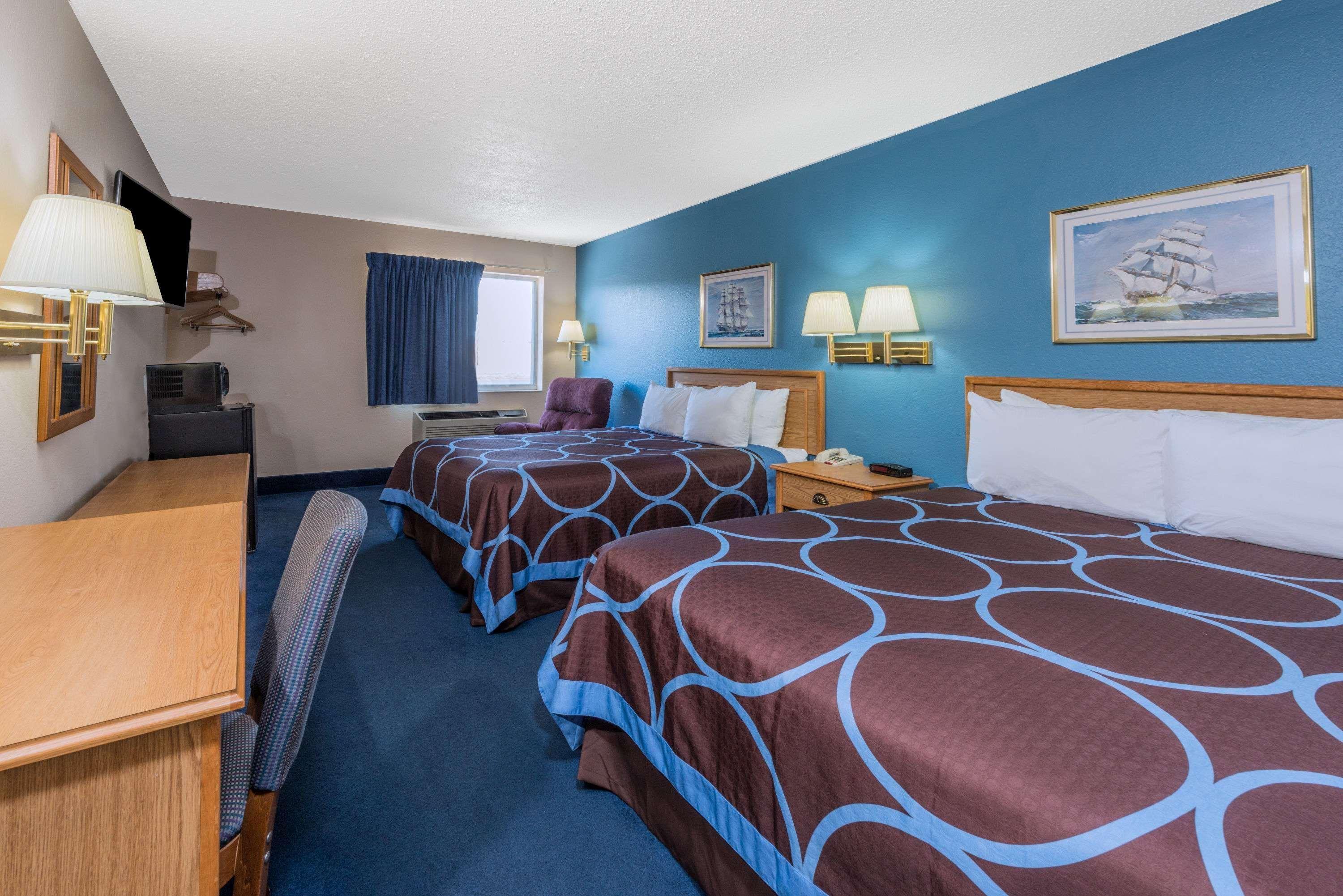 Super 8 By Wyndham Potosi Hotel Екстериор снимка