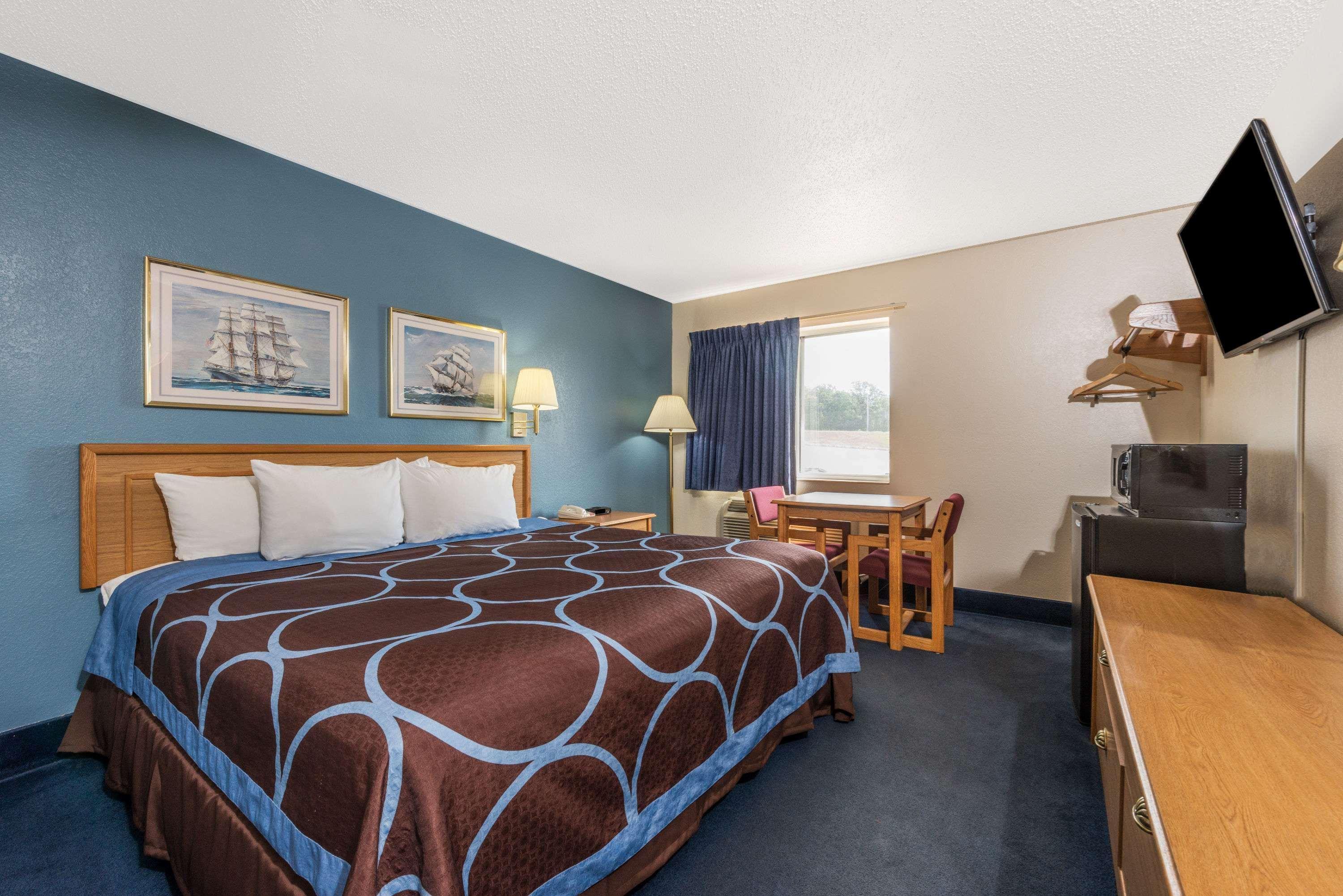 Super 8 By Wyndham Potosi Hotel Екстериор снимка