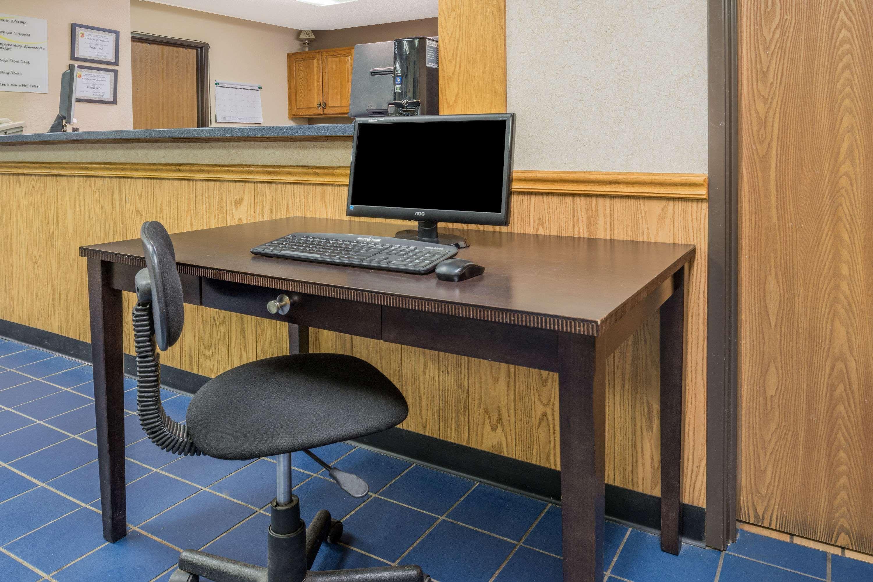 Super 8 By Wyndham Potosi Hotel Екстериор снимка
