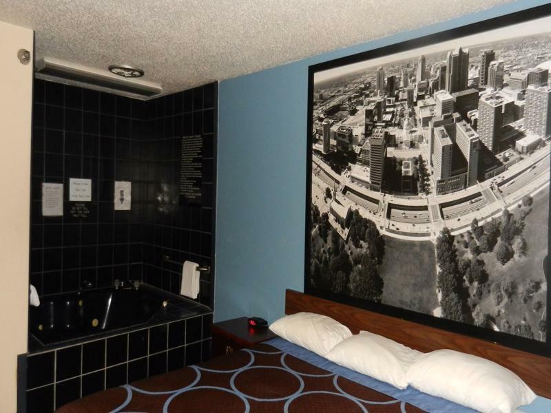 Super 8 By Wyndham Potosi Hotel Екстериор снимка