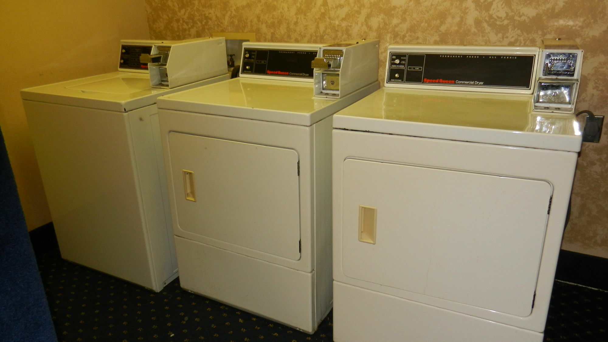 Super 8 By Wyndham Potosi Hotel Екстериор снимка