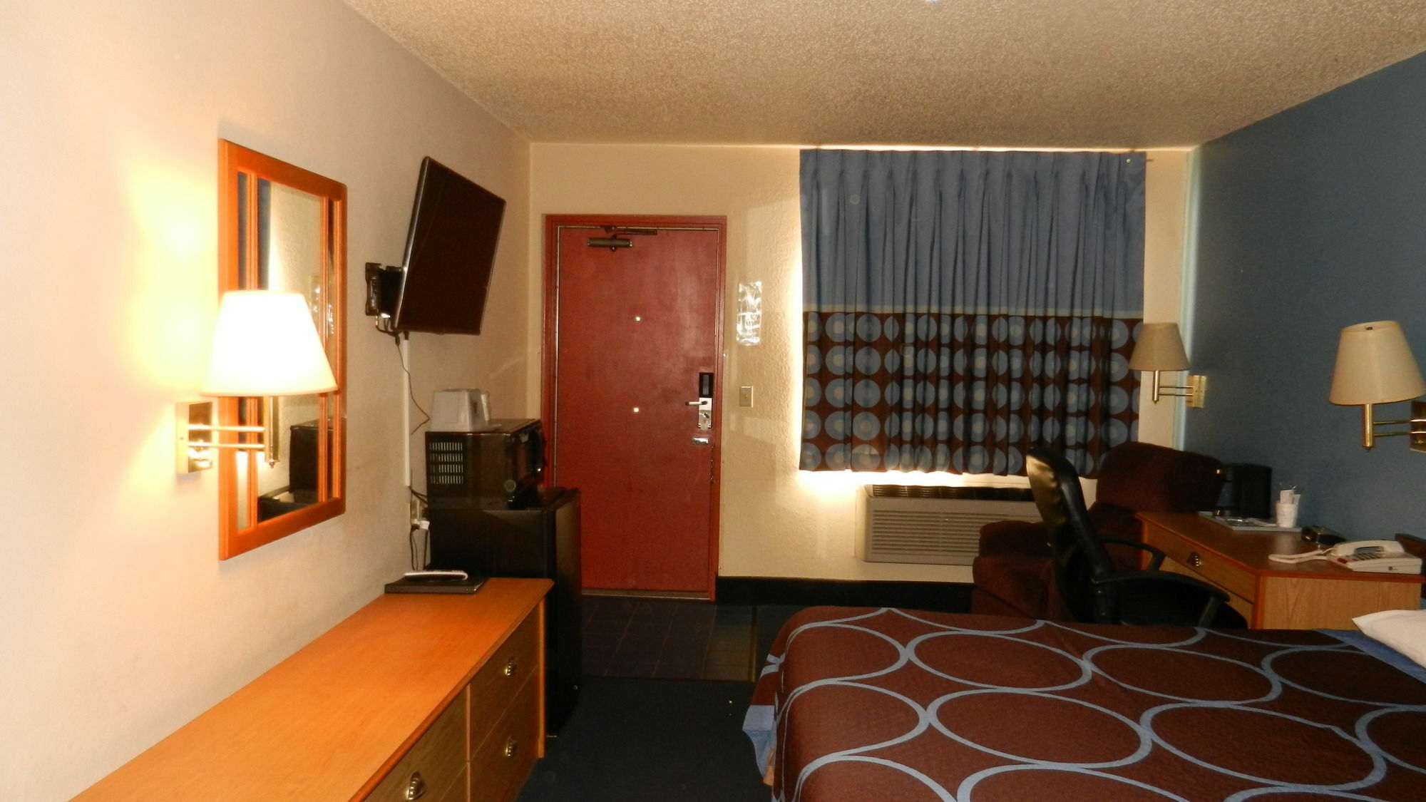 Super 8 By Wyndham Potosi Hotel Екстериор снимка