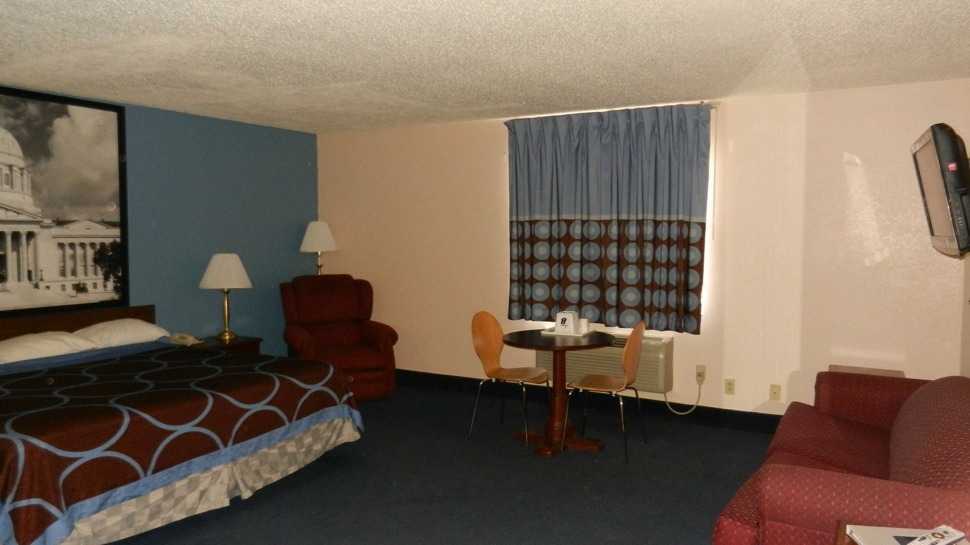 Super 8 By Wyndham Potosi Hotel Екстериор снимка