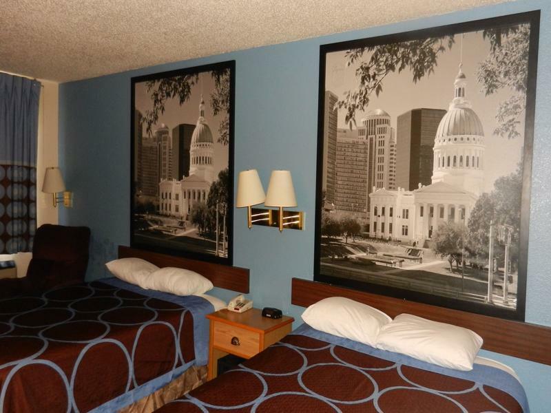 Super 8 By Wyndham Potosi Hotel Екстериор снимка