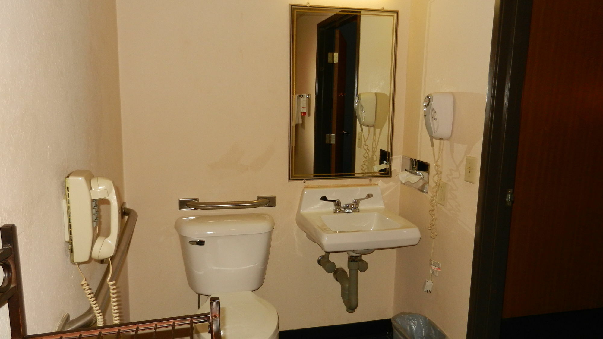 Super 8 By Wyndham Potosi Hotel Екстериор снимка