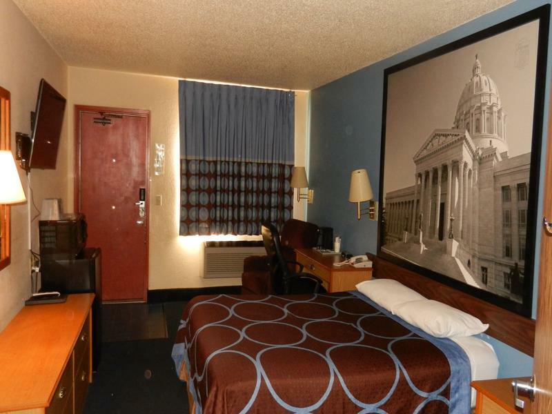 Super 8 By Wyndham Potosi Hotel Екстериор снимка