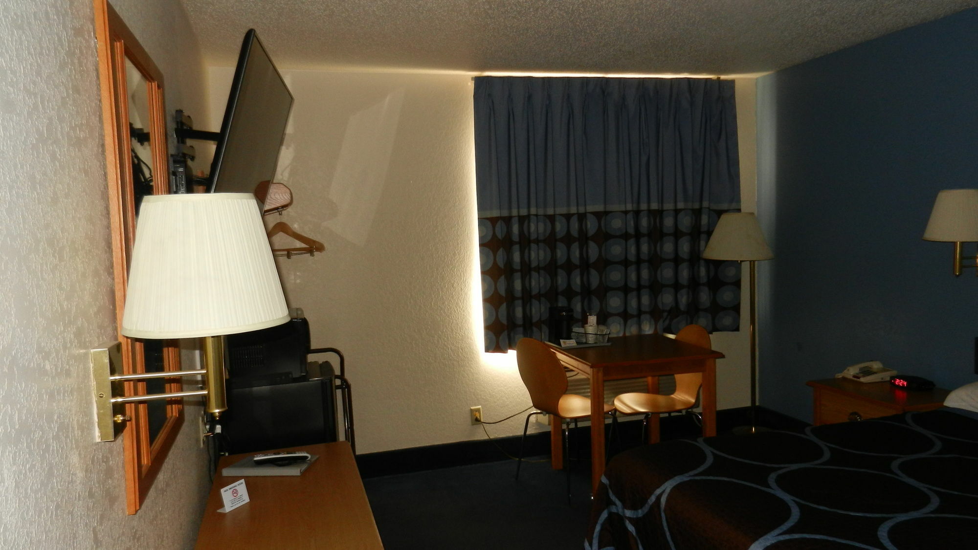 Super 8 By Wyndham Potosi Hotel Екстериор снимка