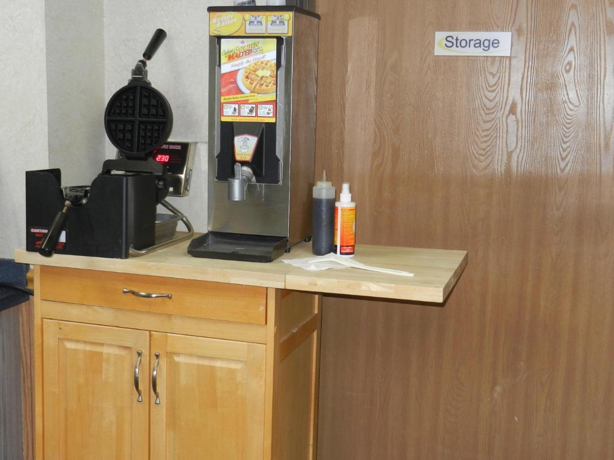 Super 8 By Wyndham Potosi Hotel Екстериор снимка